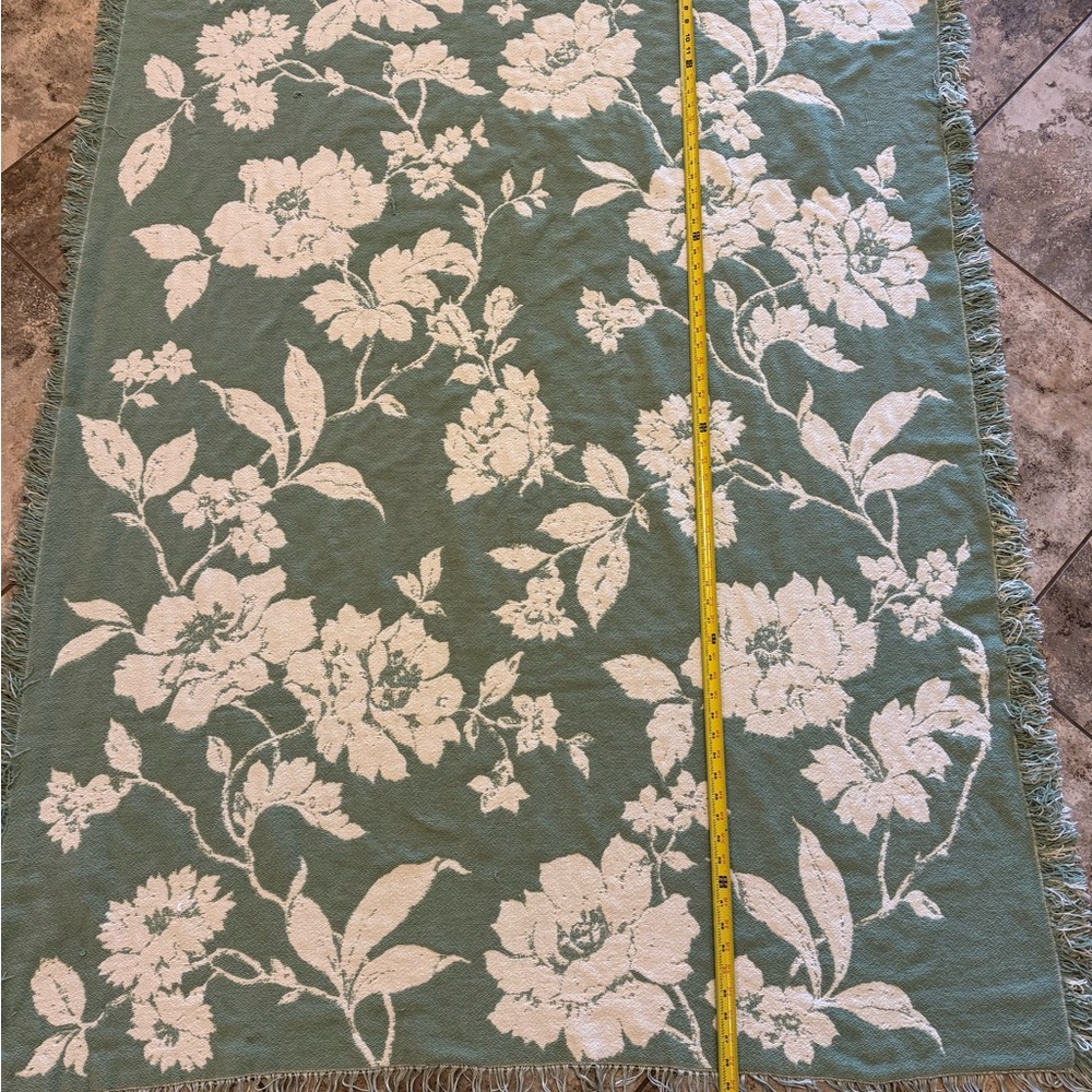 Shabby Chic Green Floral Throw With Fringe 68x51”